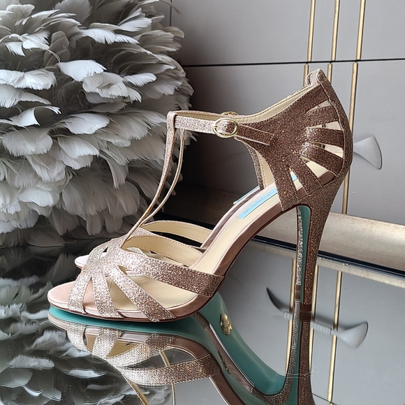 Blue by Betsey Johnson champagne sandals - Picture 3 of 9